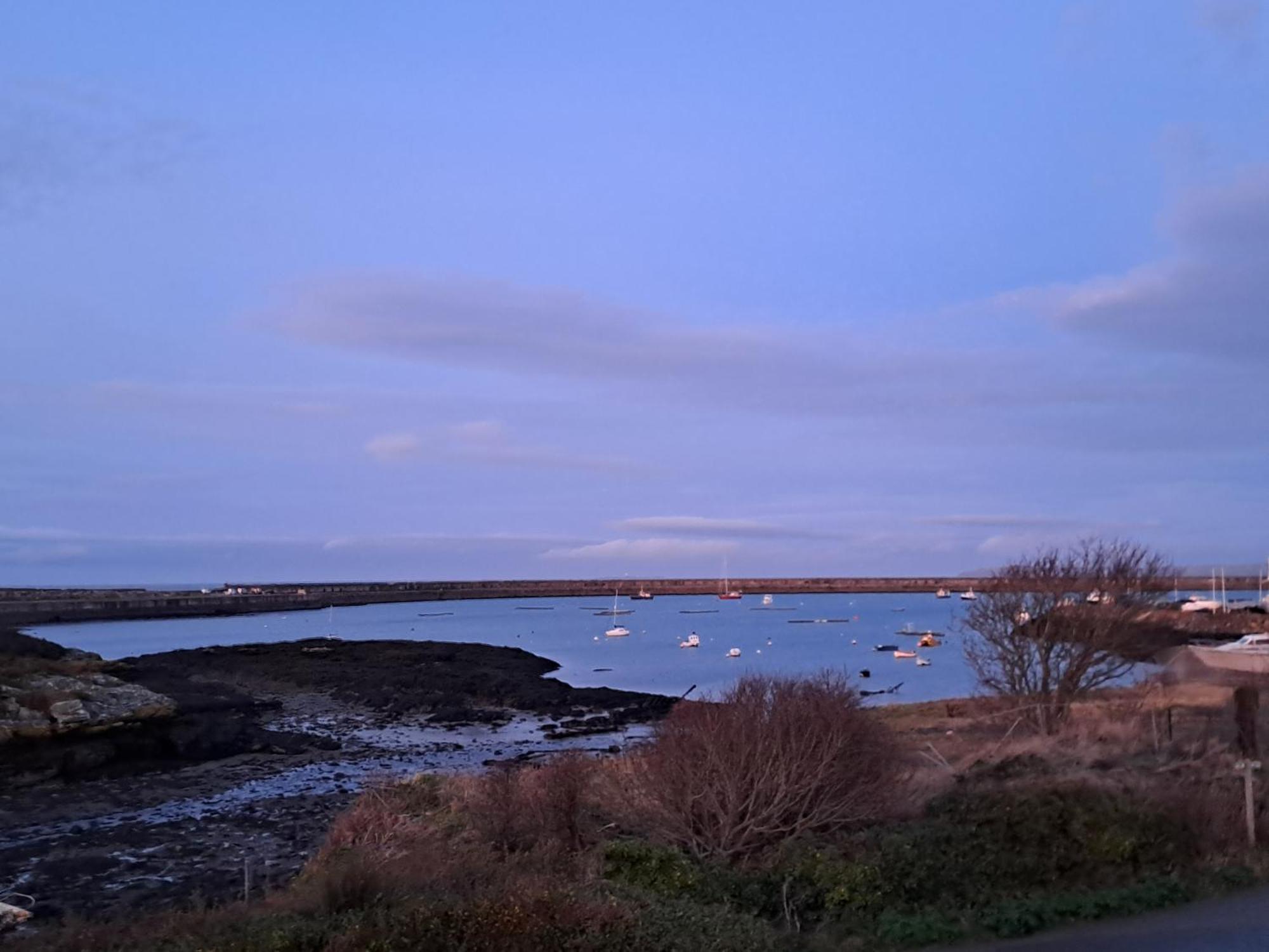 Boathouse Hotel Holyhead Esterno foto
