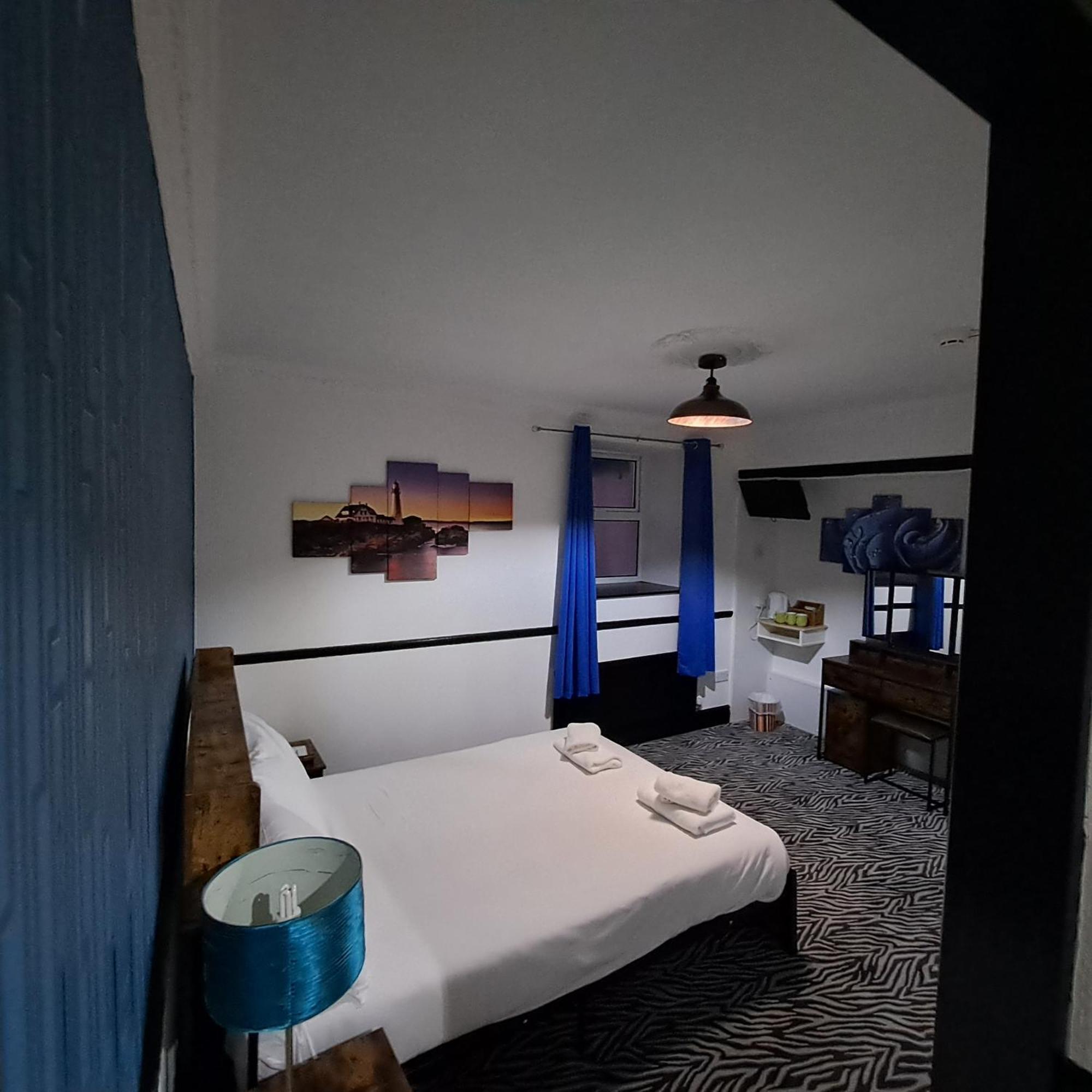 Boathouse Hotel Holyhead Esterno foto