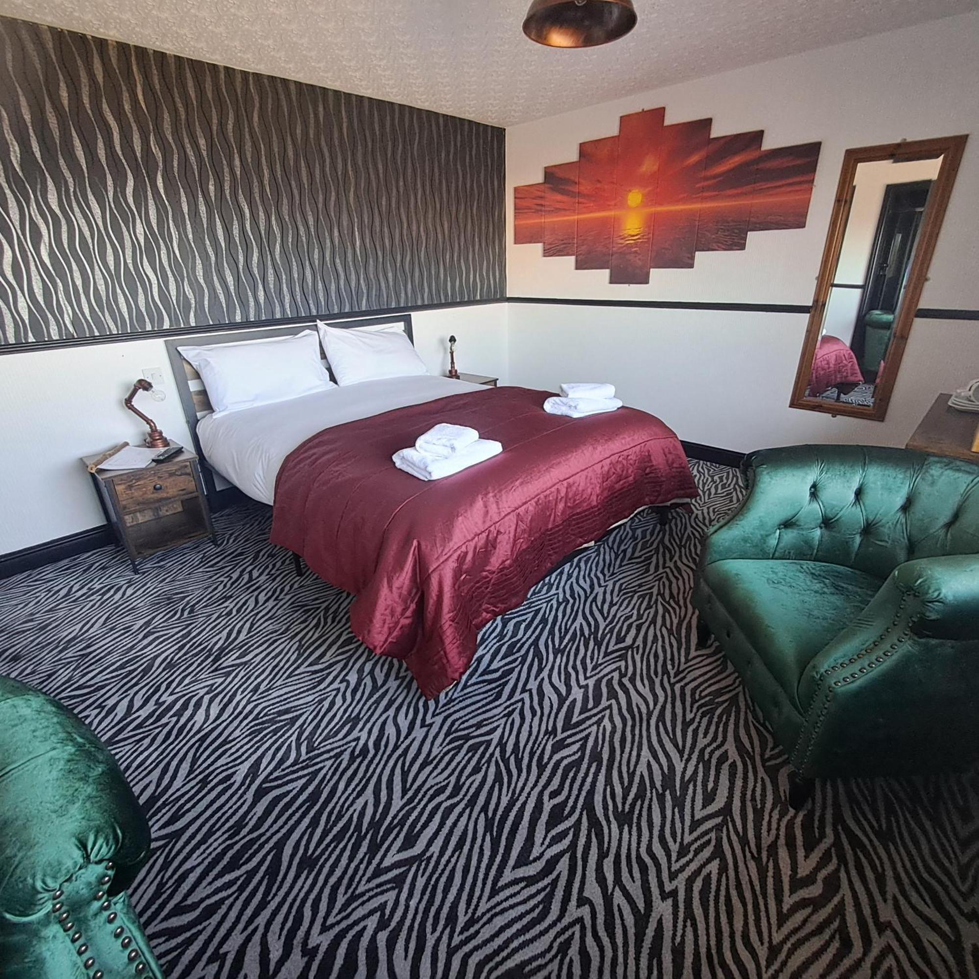 Boathouse Hotel Holyhead Esterno foto