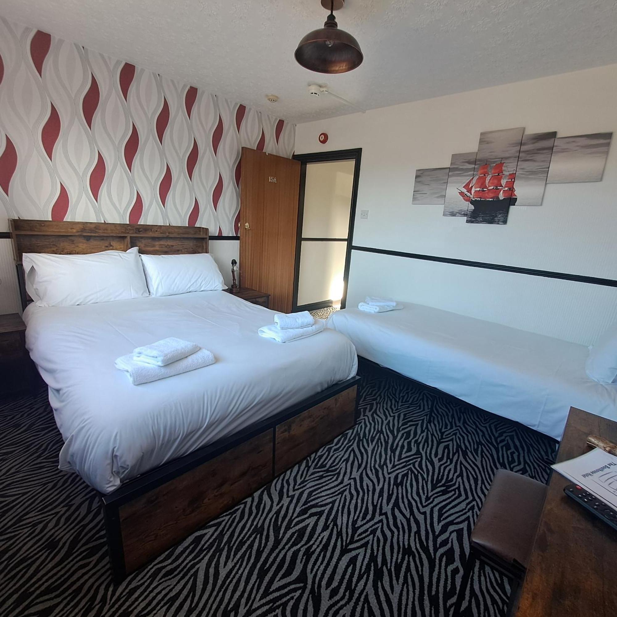 Boathouse Hotel Holyhead Esterno foto