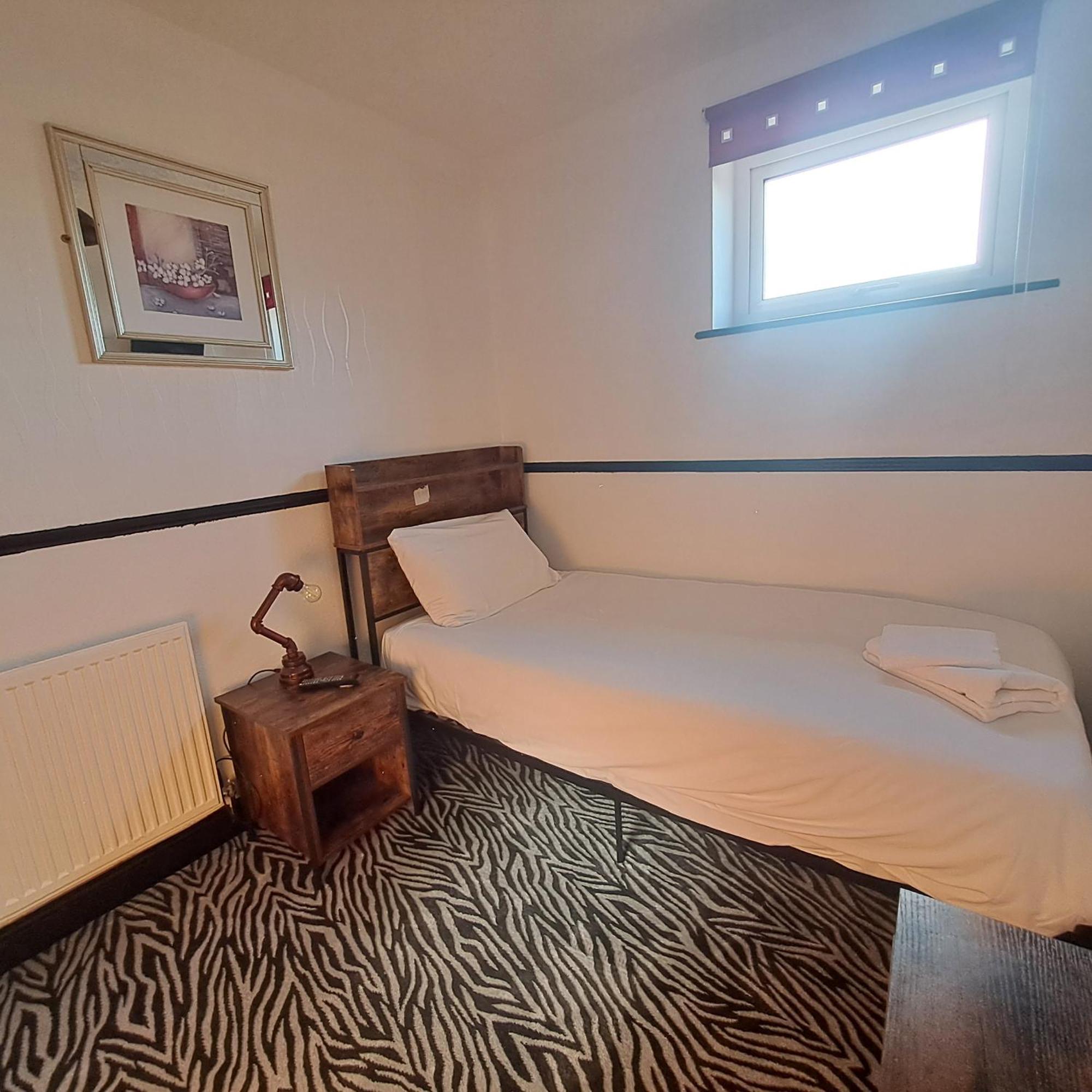 Boathouse Hotel Holyhead Esterno foto